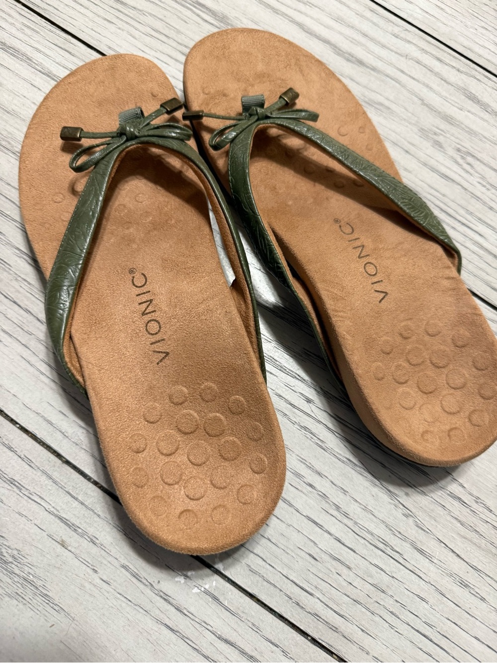 Vionic Olive Green Bow-Accent Thong Sandals size 9 - Picture 2 of 3